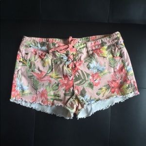 ✨SALE✨ Ardene Tropical Shorts